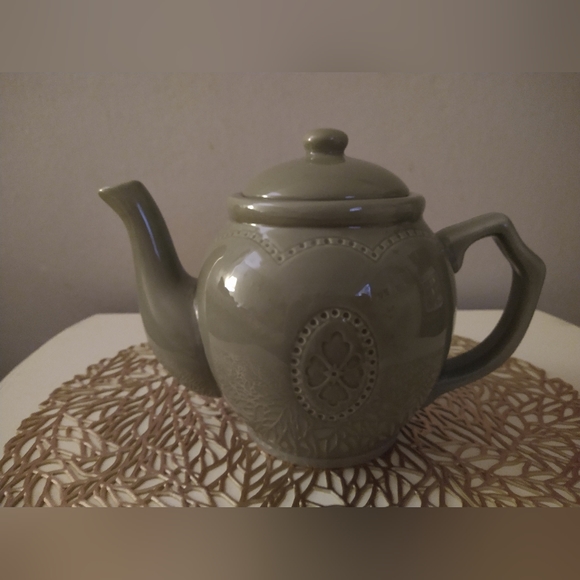 Green Teapot - Picture 2 of 5